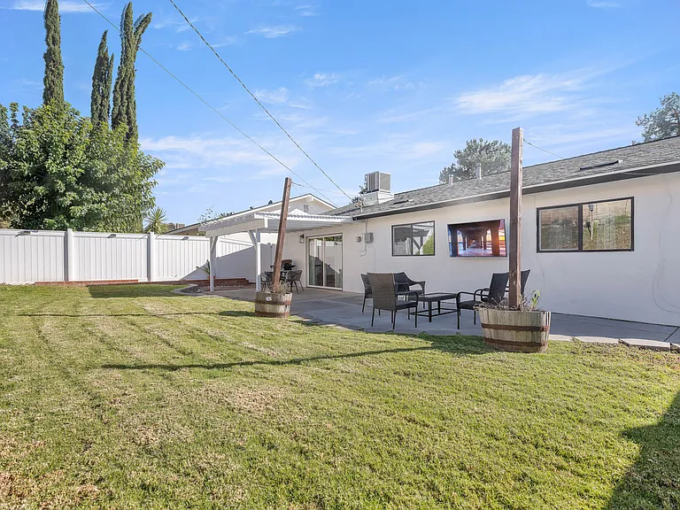 19619 Ermine St — Photo 41