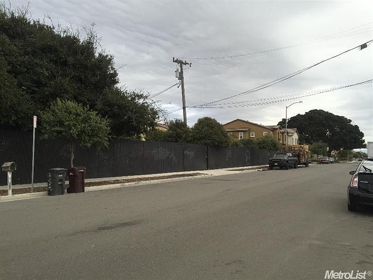 2nd image of 23124 Saklan Rd
