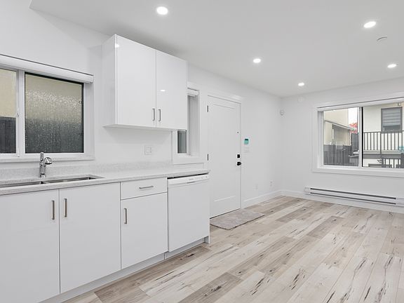 2nd image of 2531 E 46th Ave