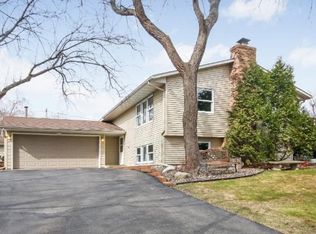 752 Stockdale Rd, Vadnais Heights, MN 55127