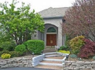 112 Heatherstone Ln, Rochester, NY 14618