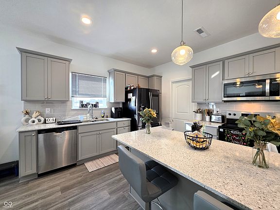 4th image of 7073 Fowler Dr
