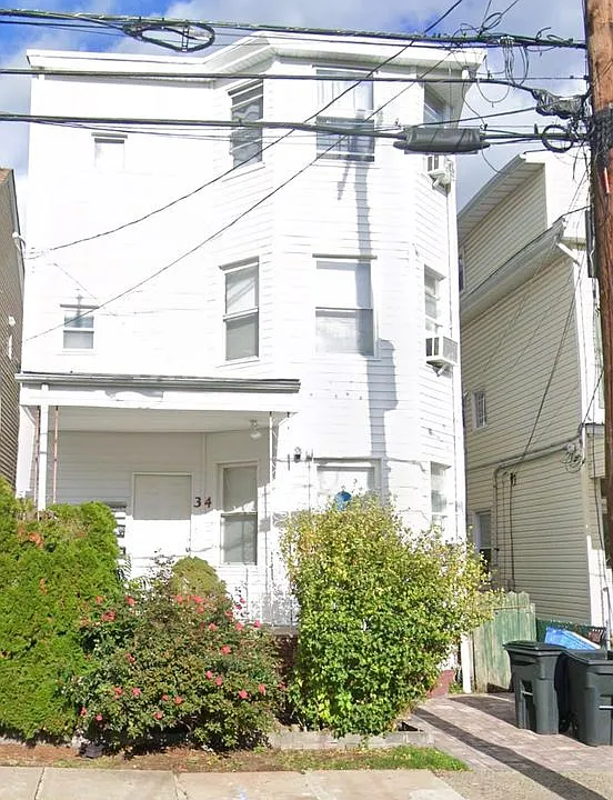 34 Fenner Ave #1