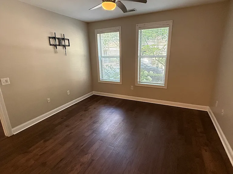 950 Perry St — Photo 17