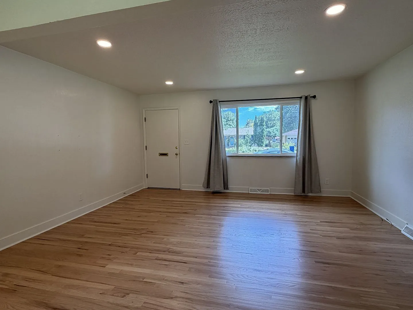 $500 Off First Month | Beautifully Renovated 3br In Midtown Fort Collins — Photo 3