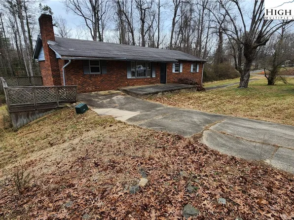 520 Hickory Street, Hudson, NC 28638