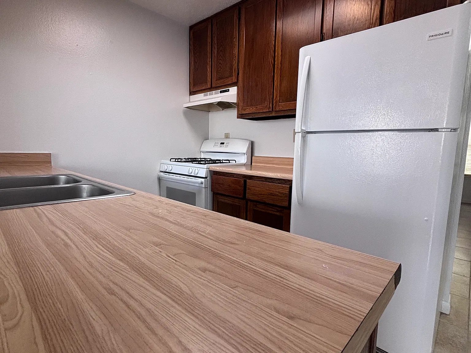 2 bed, 750 sqft, $950 — Photo 2