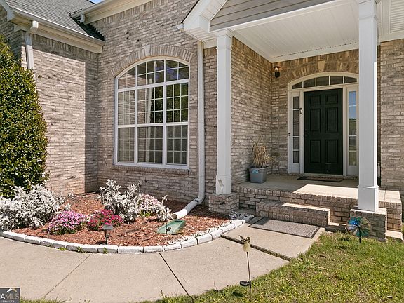 4th image of 2640 Snowcrest Pl