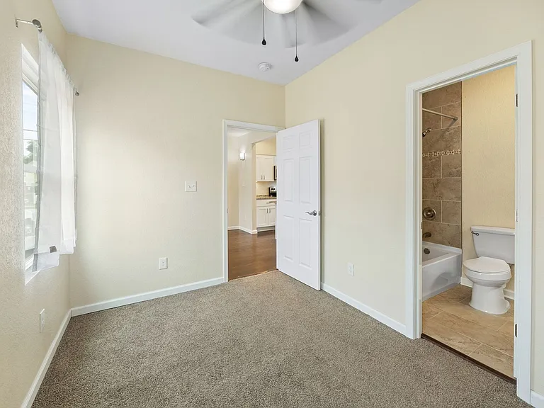 831 W 35th St — Photo 15