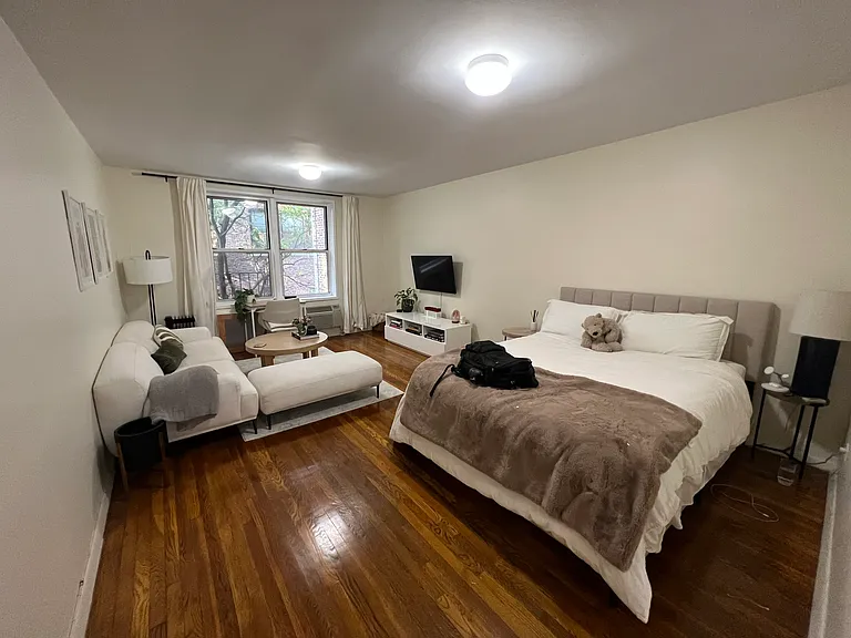231 W 25th St #4B — Photo 1