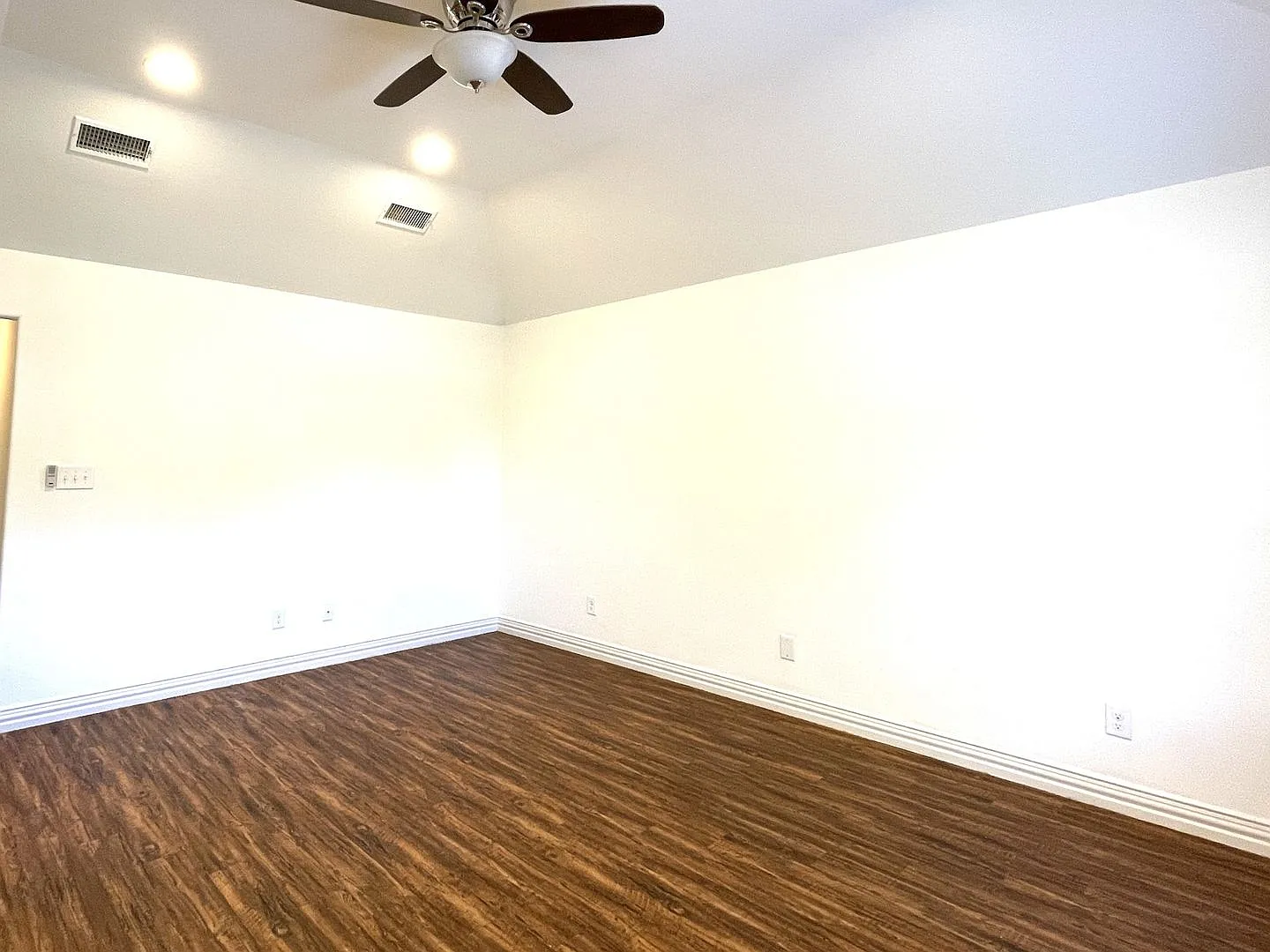 3 Bed 2 Bath House for Lease in Denison — Photo 4