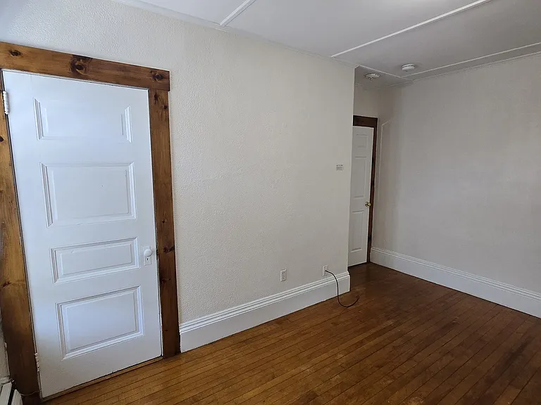 32 Railroad Ave #8 — Photo 6