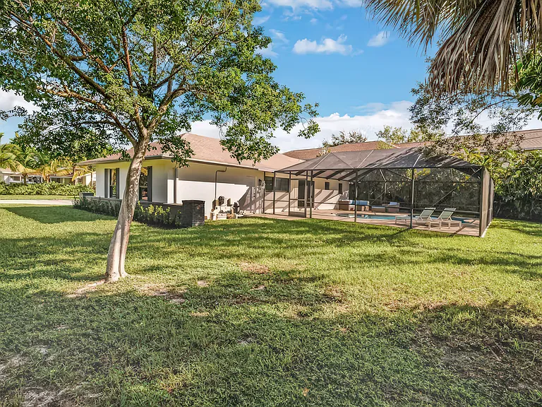 19218 W Indies Cir — Photo 16