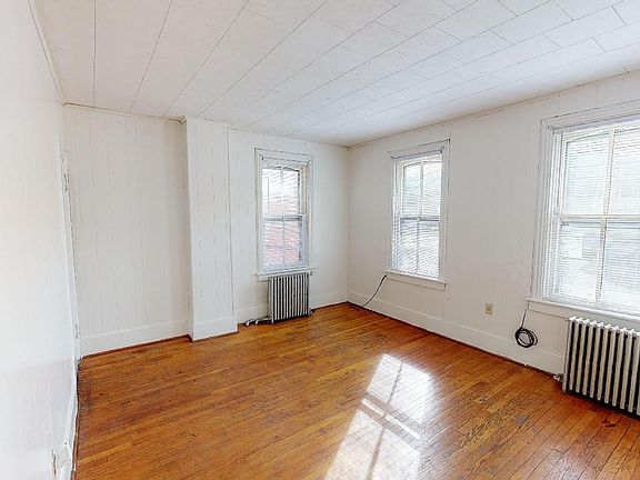 2nd image of 810 W Southern Ave