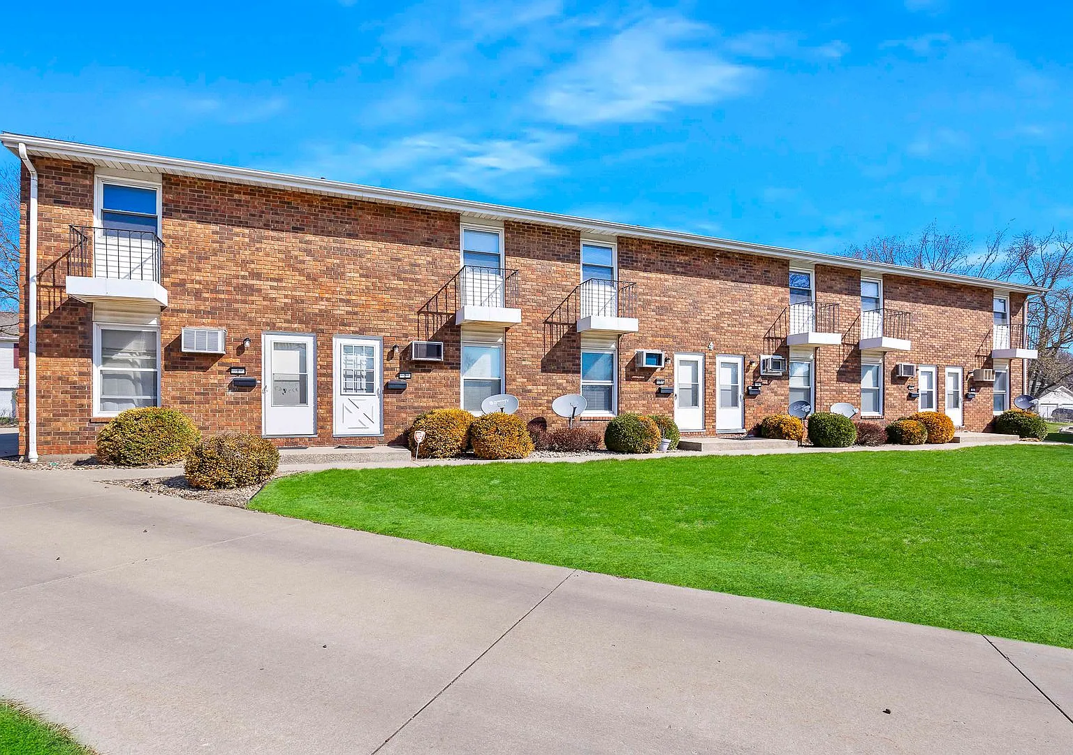4 Larry Court — Photo 1
