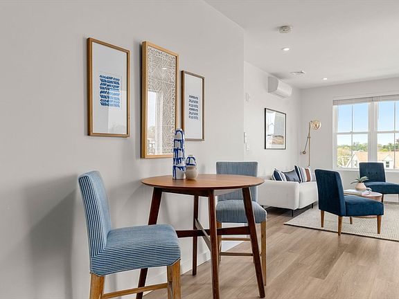 4th image of 10 Somerset Ave #206