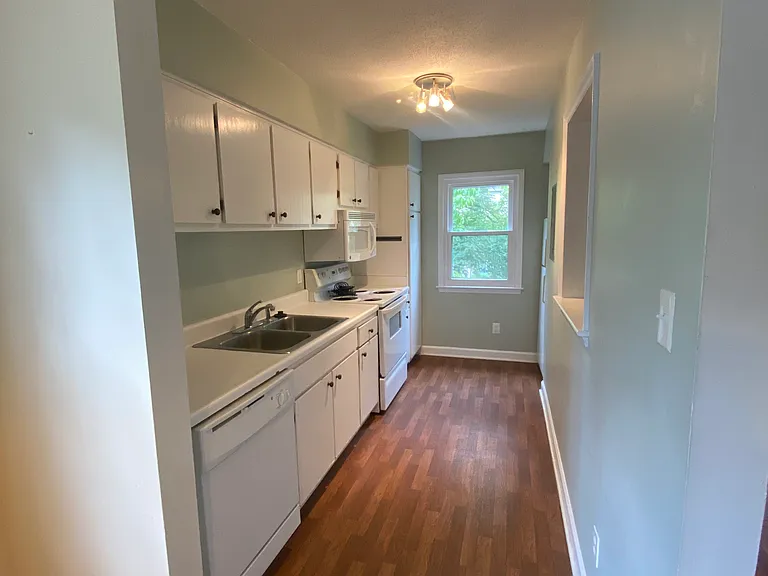 Avery Close Condominiums — Photo 78