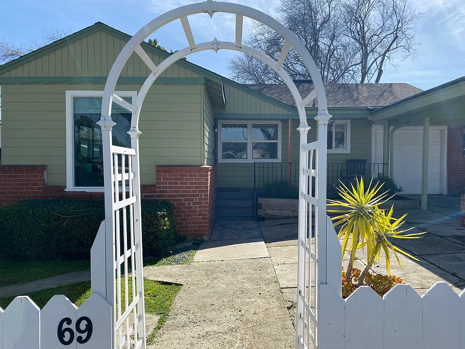 69 Hillcrest Ave