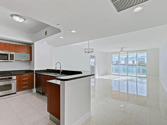 5th image of 2640 Lake Shore Dr Unit 510
