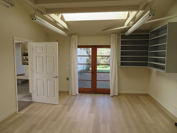 5th image of 308 Germaine Ave