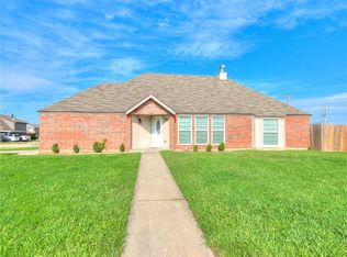 1801 SW 20th St, Moore, OK 73170