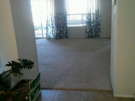 Front entrance foyer 