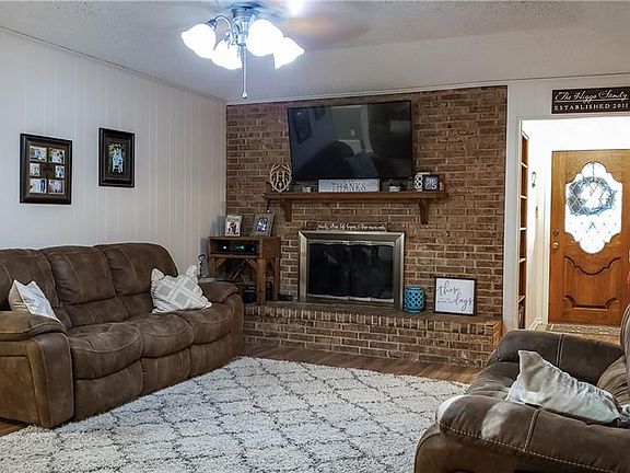 5th image of 111 Diane Dr