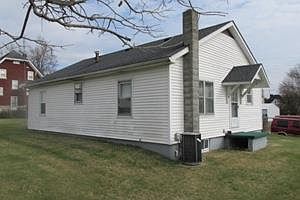 2nd image of 400 Garden Ct