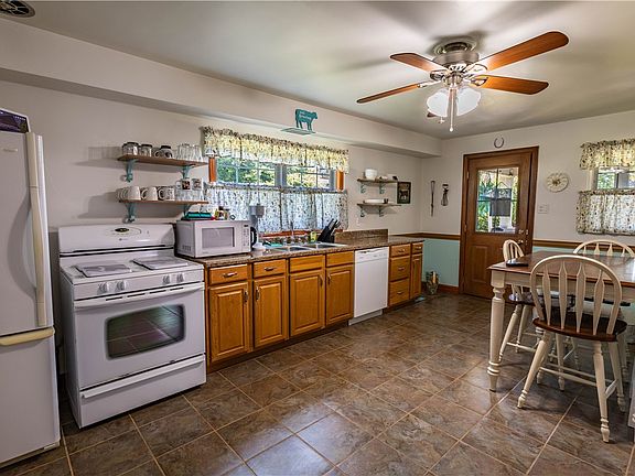 5th image of 921 Athalia Ave
