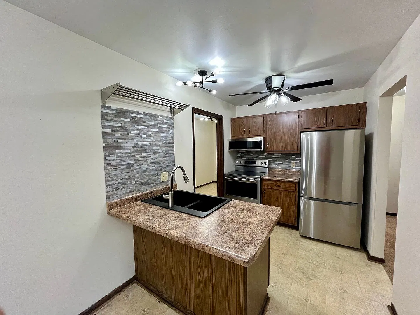 1010 Sawyer Dr — Photo 1