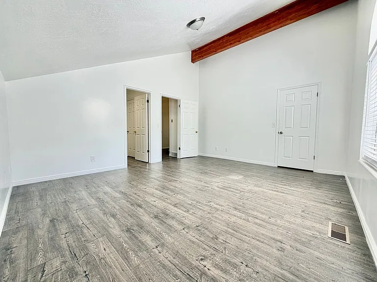 1091 & 1099 W Shepard Ln — Photo 18
