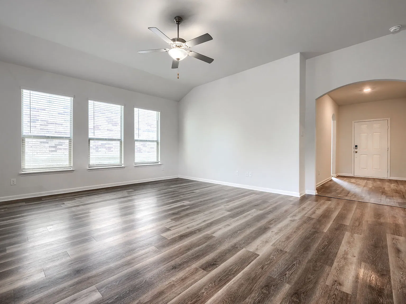 4 bed, 1798 sqft, $2,149 — Photo 3