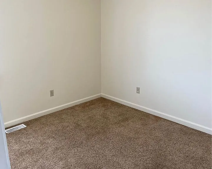 131 Alycia Dr — Photo 8