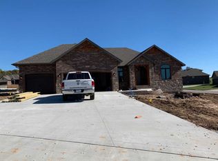 1952 N Grindstone Ave, Springfield, MO 65802
