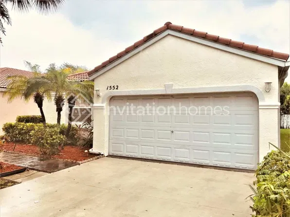 1552 NW 157th Ave, Pembroke Pines, FL 33028