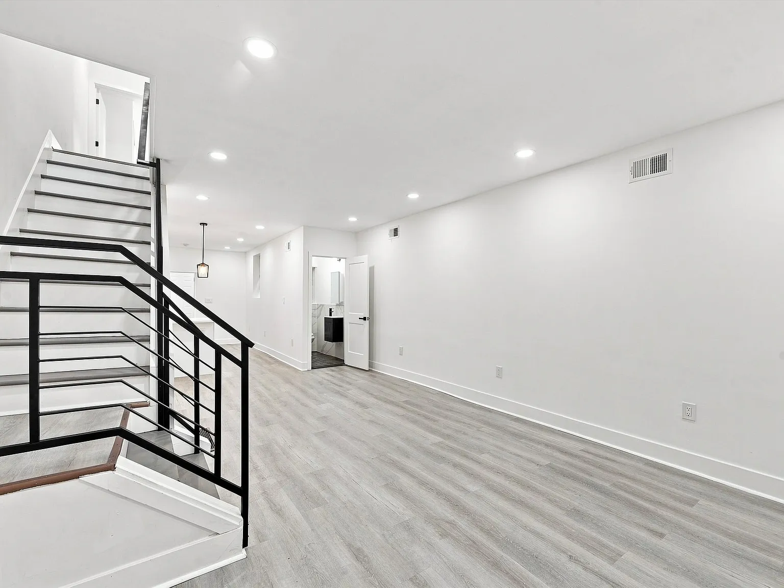 3 bed, 1.5 bath, $1,995 — Photo 3