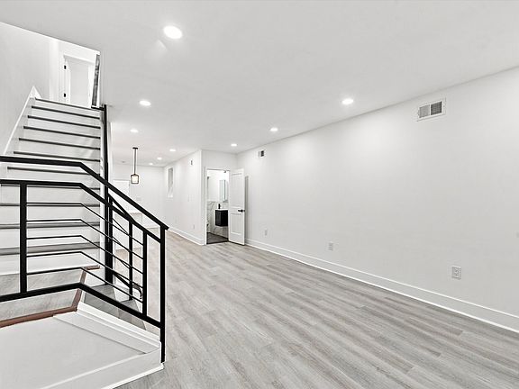 3rd image of 5729 Hadfield St #1