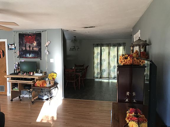 5th image of 104 N Pope Dr