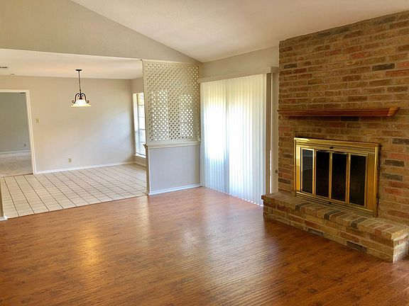 2nd image of 3000 Meadow Cir