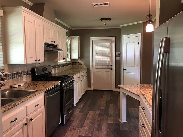 368 Oak St — Photo 12