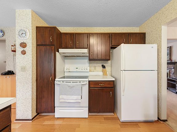 4th image of 12108 Red Oak Ct S