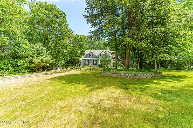 3rd image of 7 Kyer Farm Road