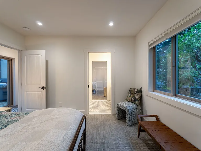 610 Forest Ave — Photo 46