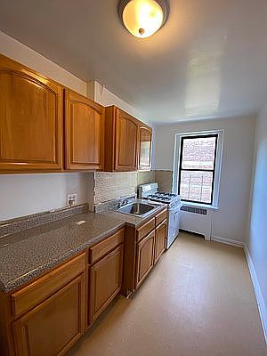 2nd image of 1126 Evergreen Ave #3K