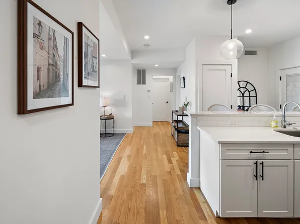 103 Old Harbor St #202, Boston, MA 02127