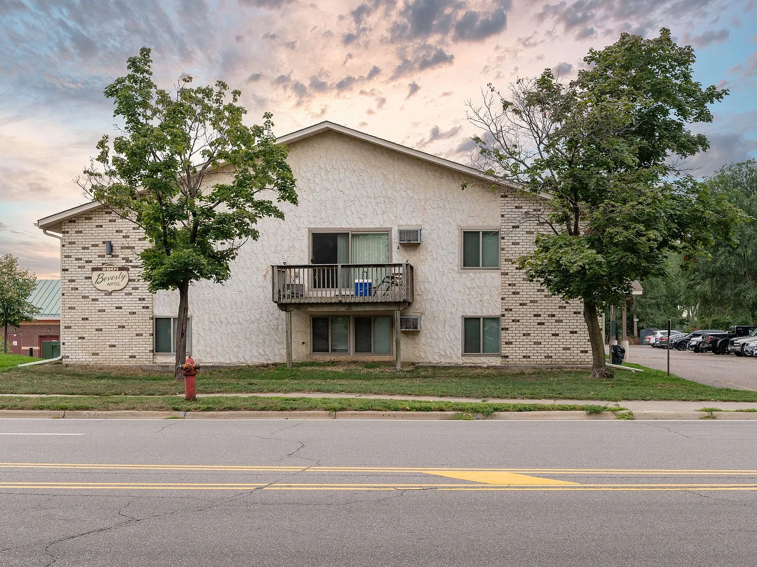 Beverly Apartments in Anoka — Photo 1