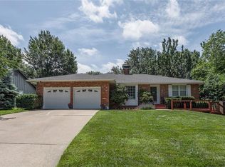 7415 W 74th St, Overland Park, KS 66204