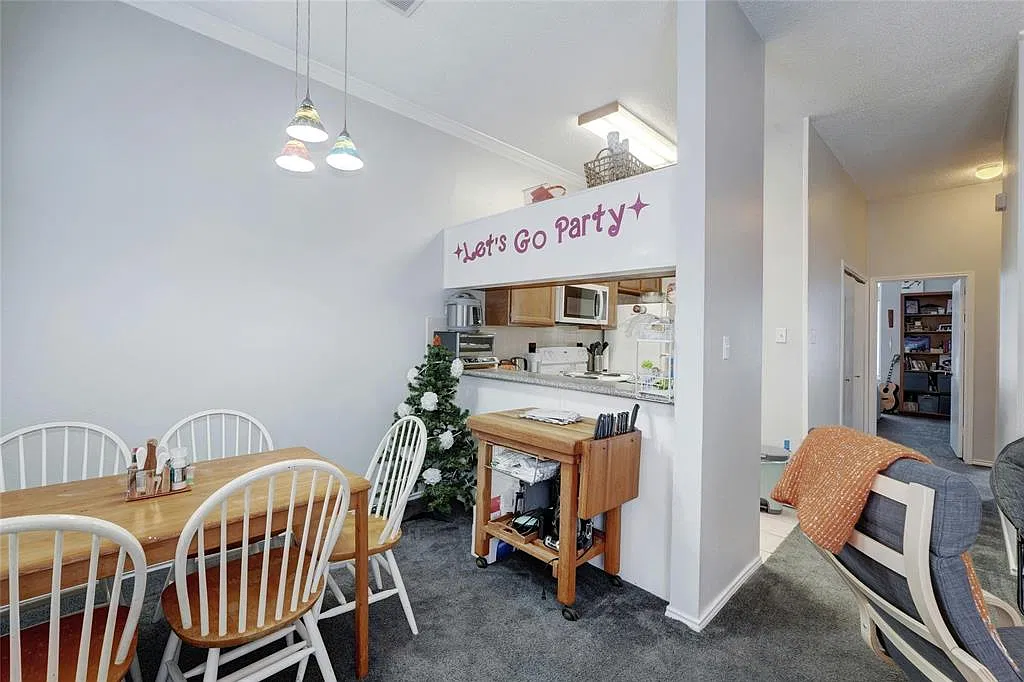 2802 Nueces St Apt 202 — Photo 4