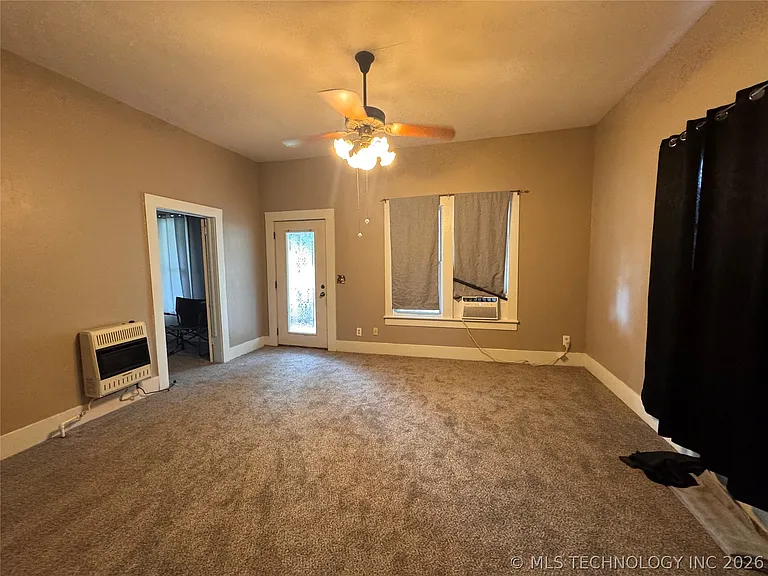 1524 W Maple St — Photo 6
