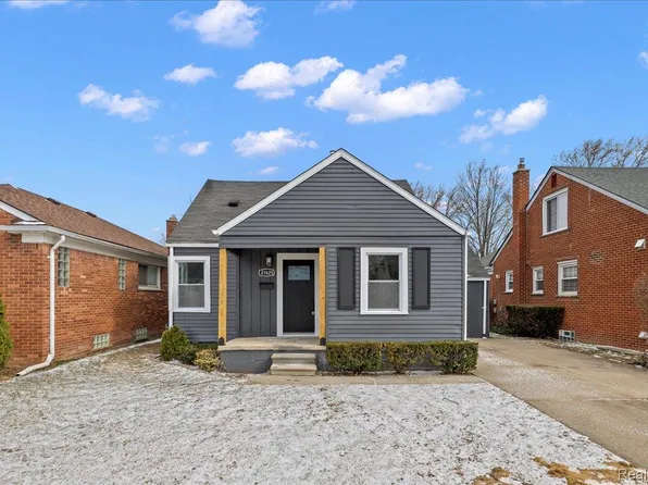 21625 Trombly St, Saint Clair Shores, MI 48080